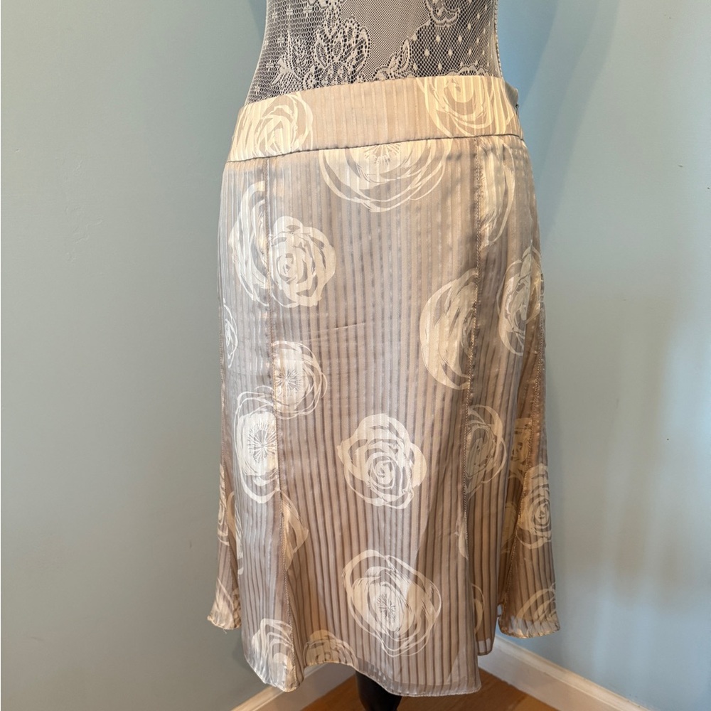 Armani Collezioni Beige and White Floral Flowy Knee-Length Skirt